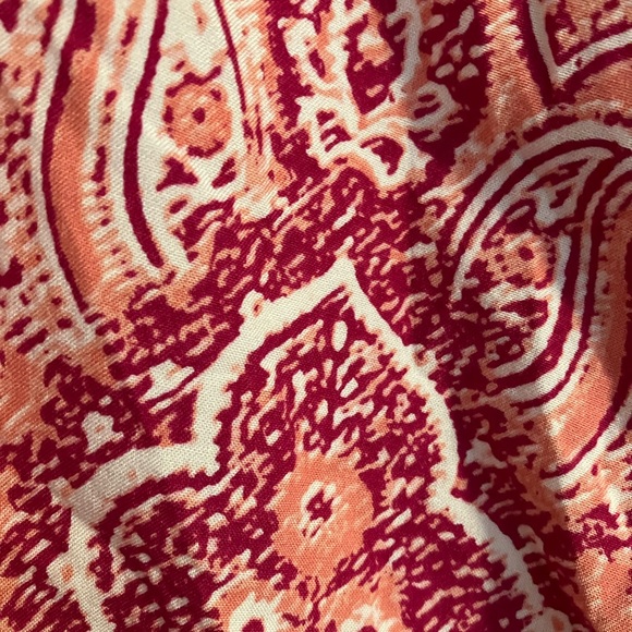 Vince Camuto off or on shoulder front and back ruffled scooped neckline. - Picture 4 of 5